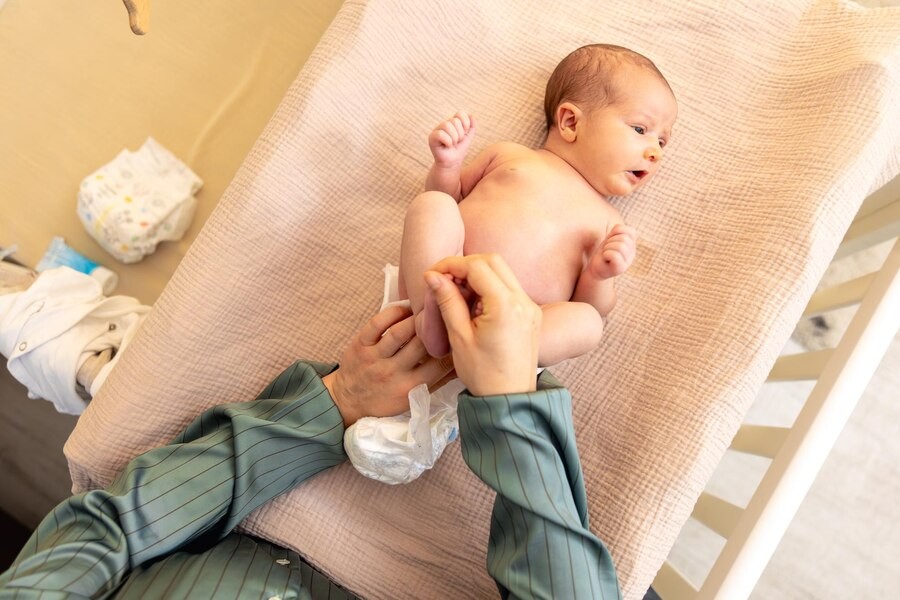 Berapa Kali Normalnya Bayi Baru Lahir Buang Air Besar?