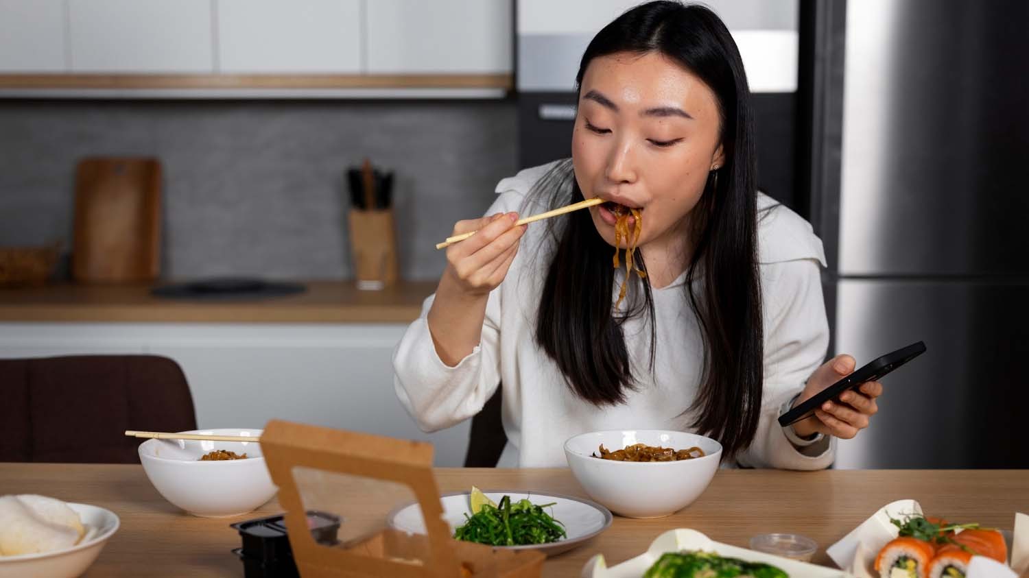 Jenis Makanan yang Membuat Anda Mengantuk Setelah Makan