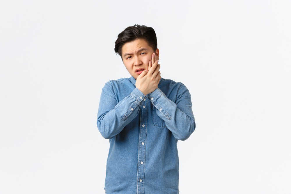 Penyebab dan Faktor Risiko Nyeri Gigi Bungsu