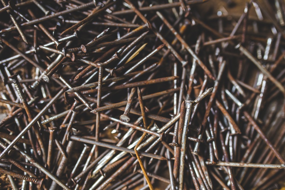 Tak Sengaja Tertusuk Paku, Kapan Perlu ke Dokter?